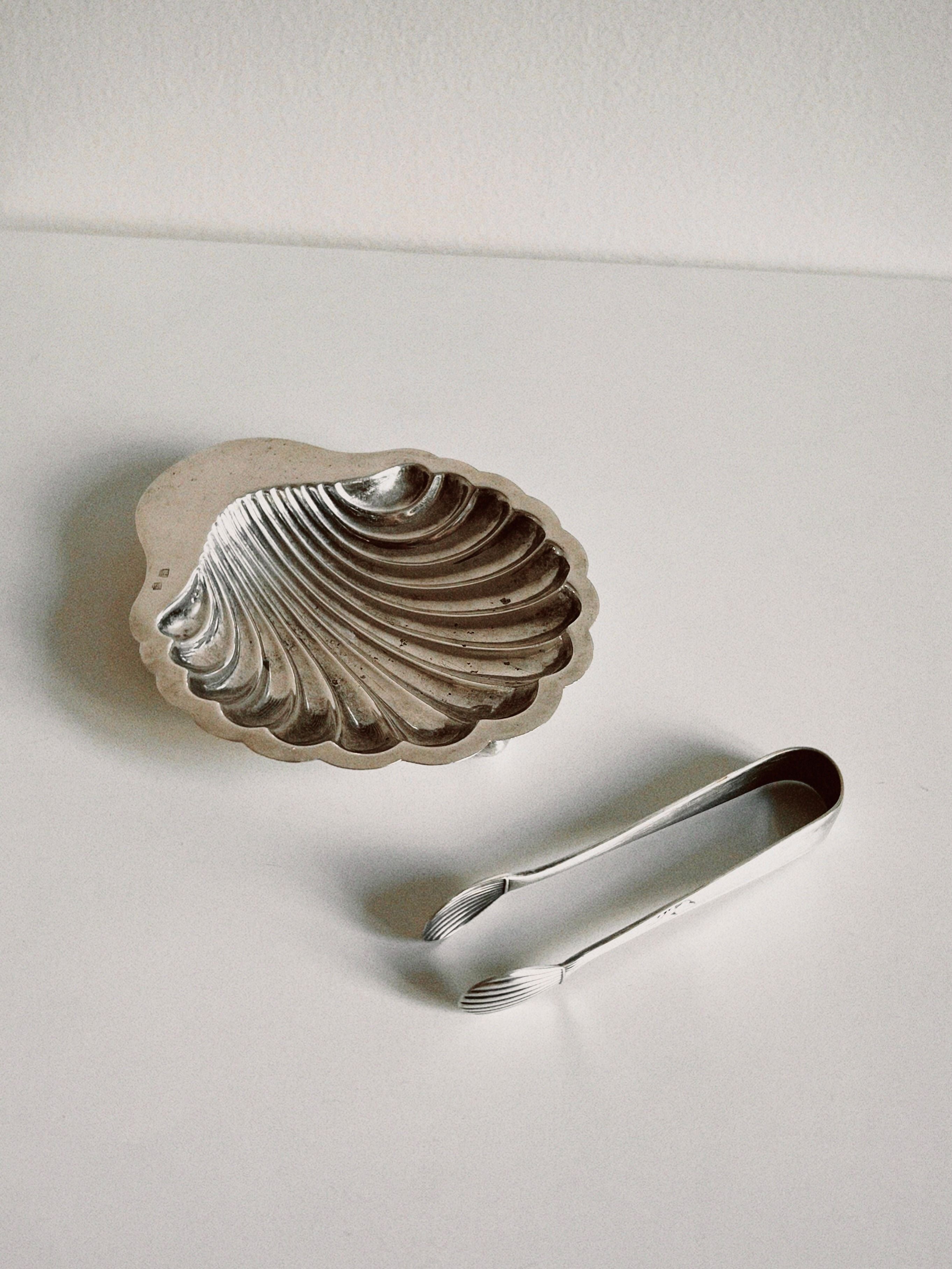 Shell Shaped Dish With Prong Detail - Image 3