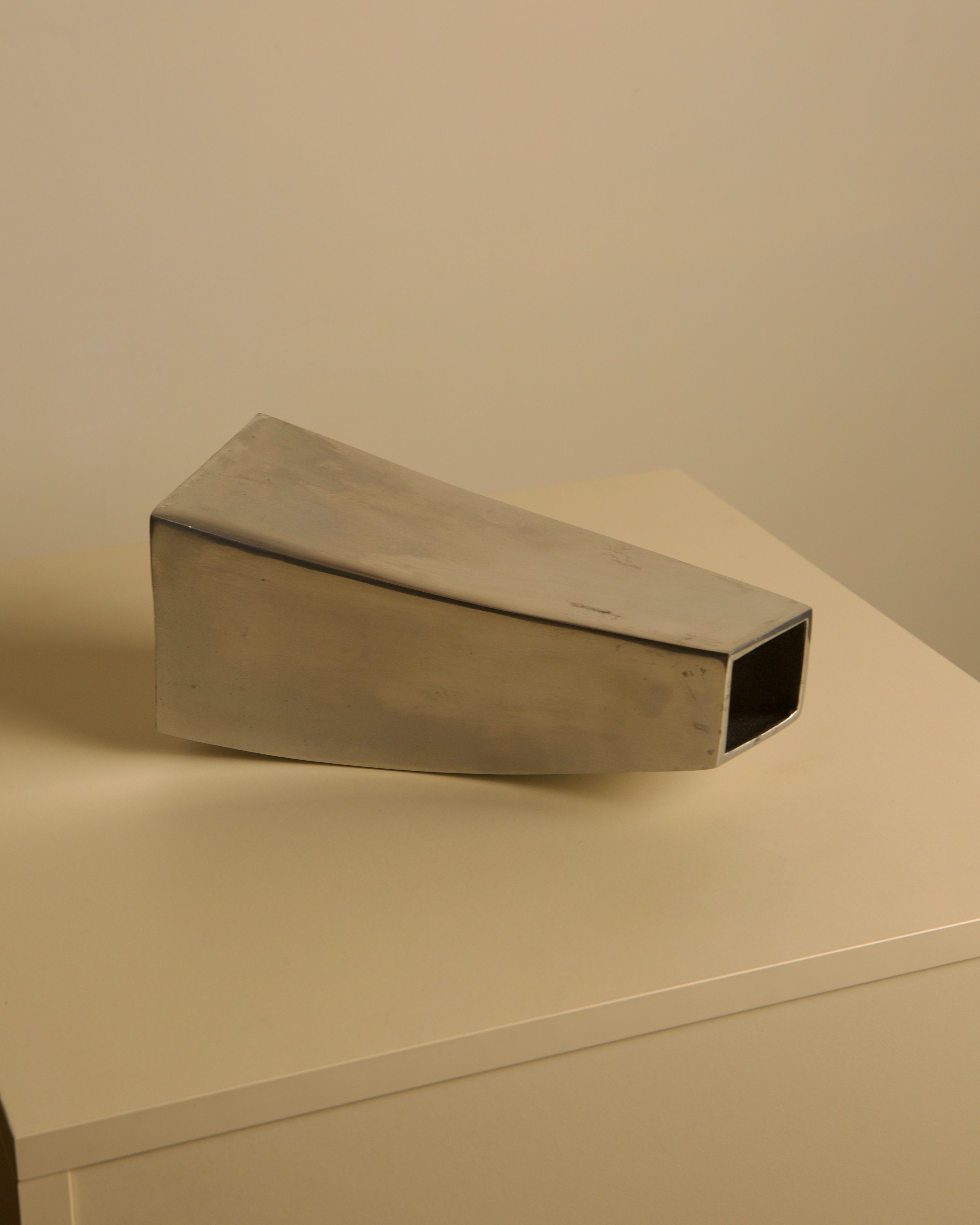 1980s Cast Aluminum Horn Vase - Image 4