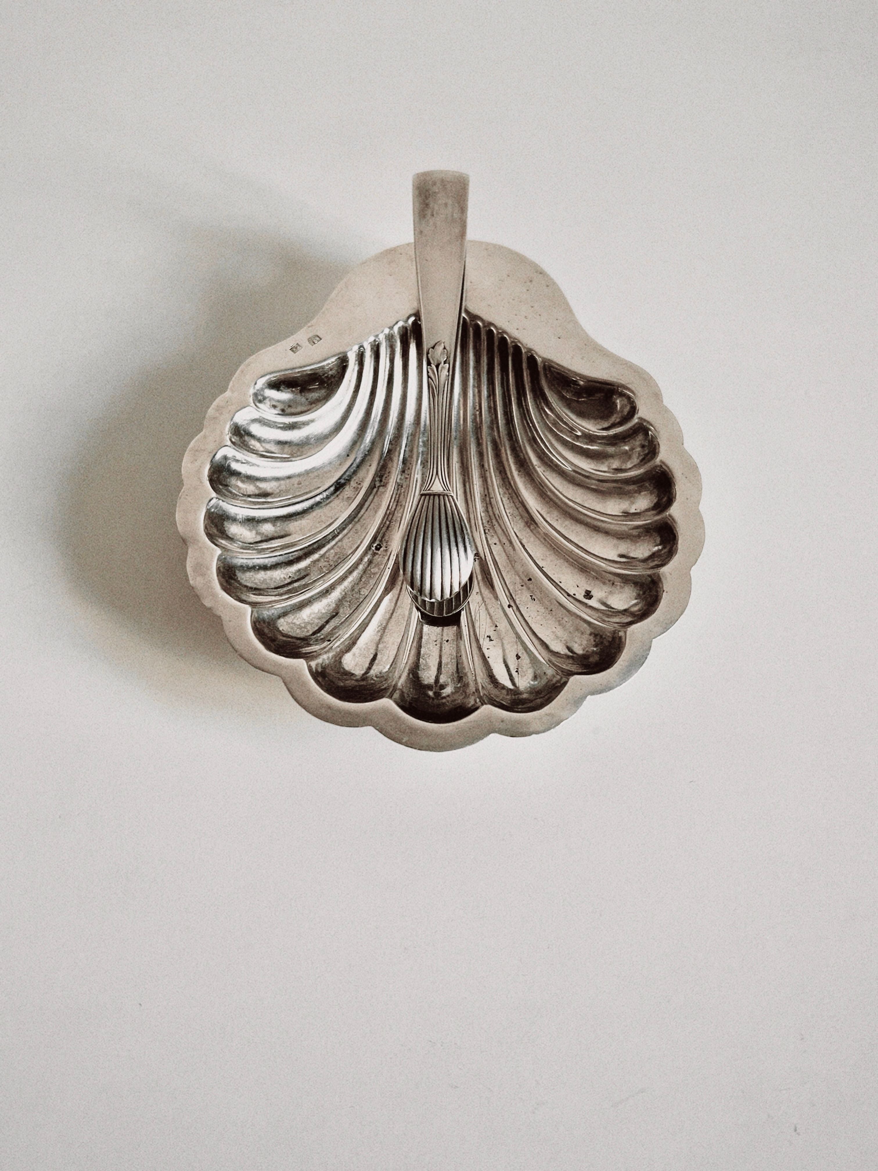 Shell Shaped Dish With Prong Detail