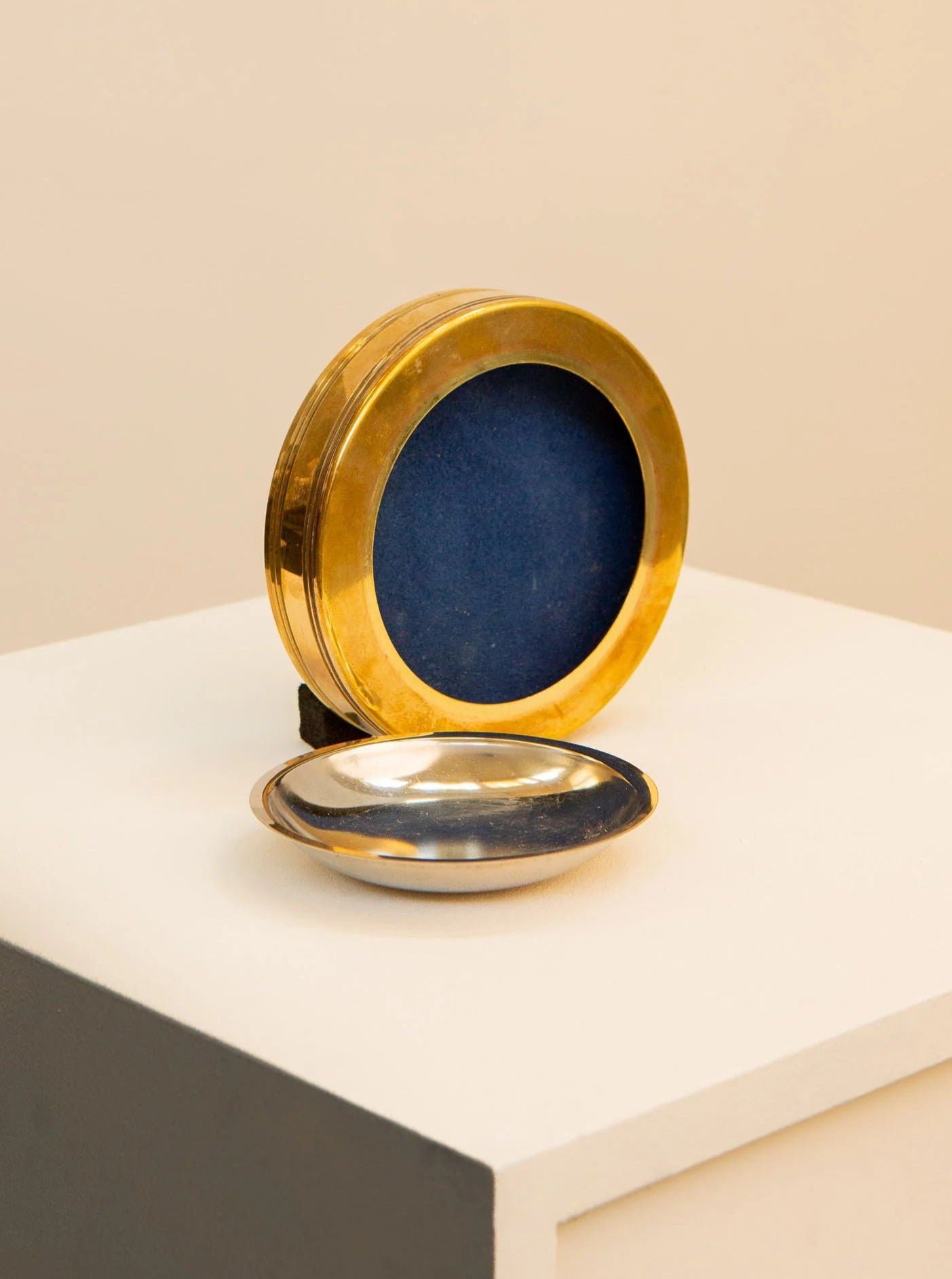 Round Silver And Brass Catchall Tray - Image 3