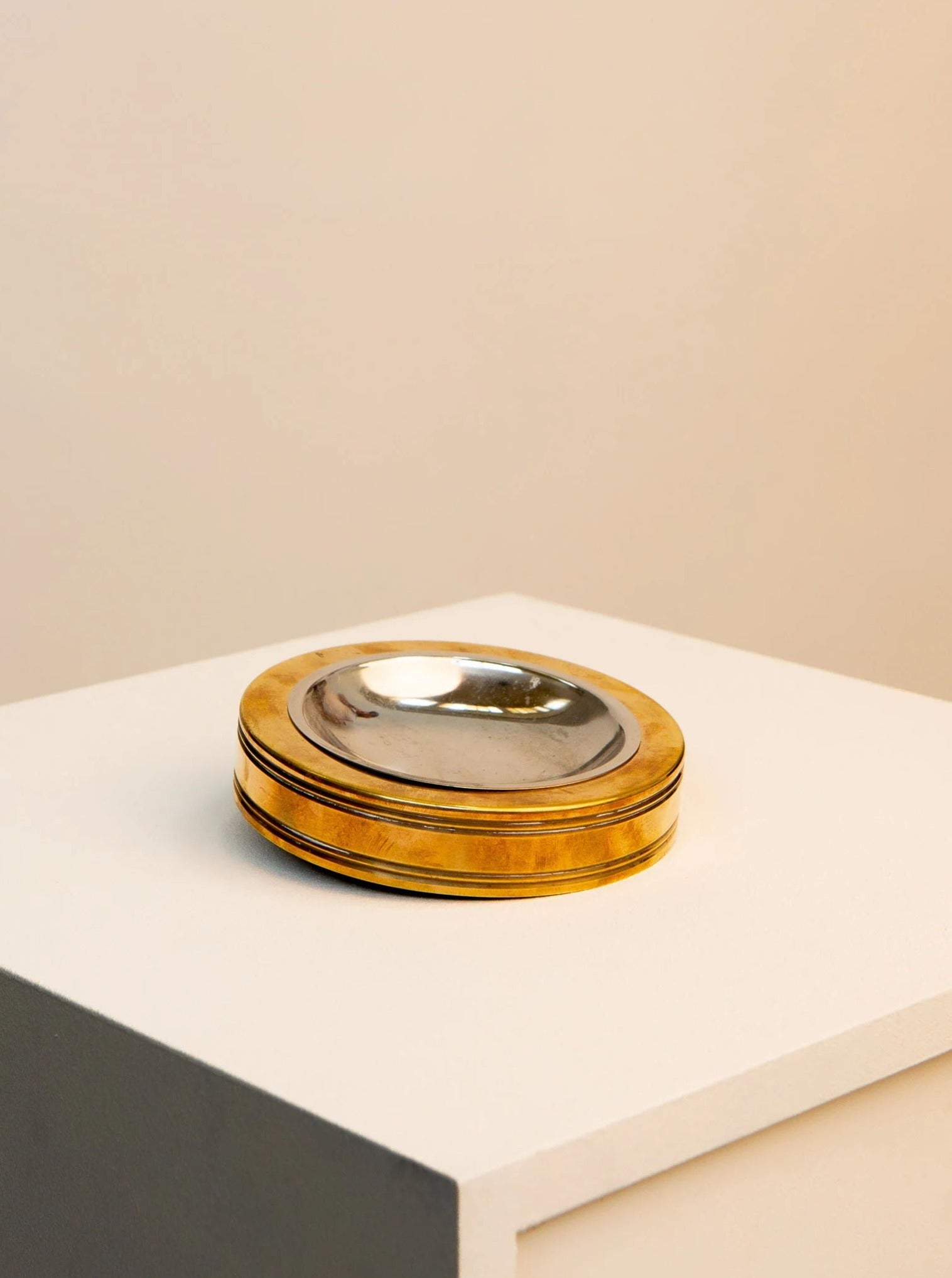 Round Silver And Brass Catchall Tray - Image 2