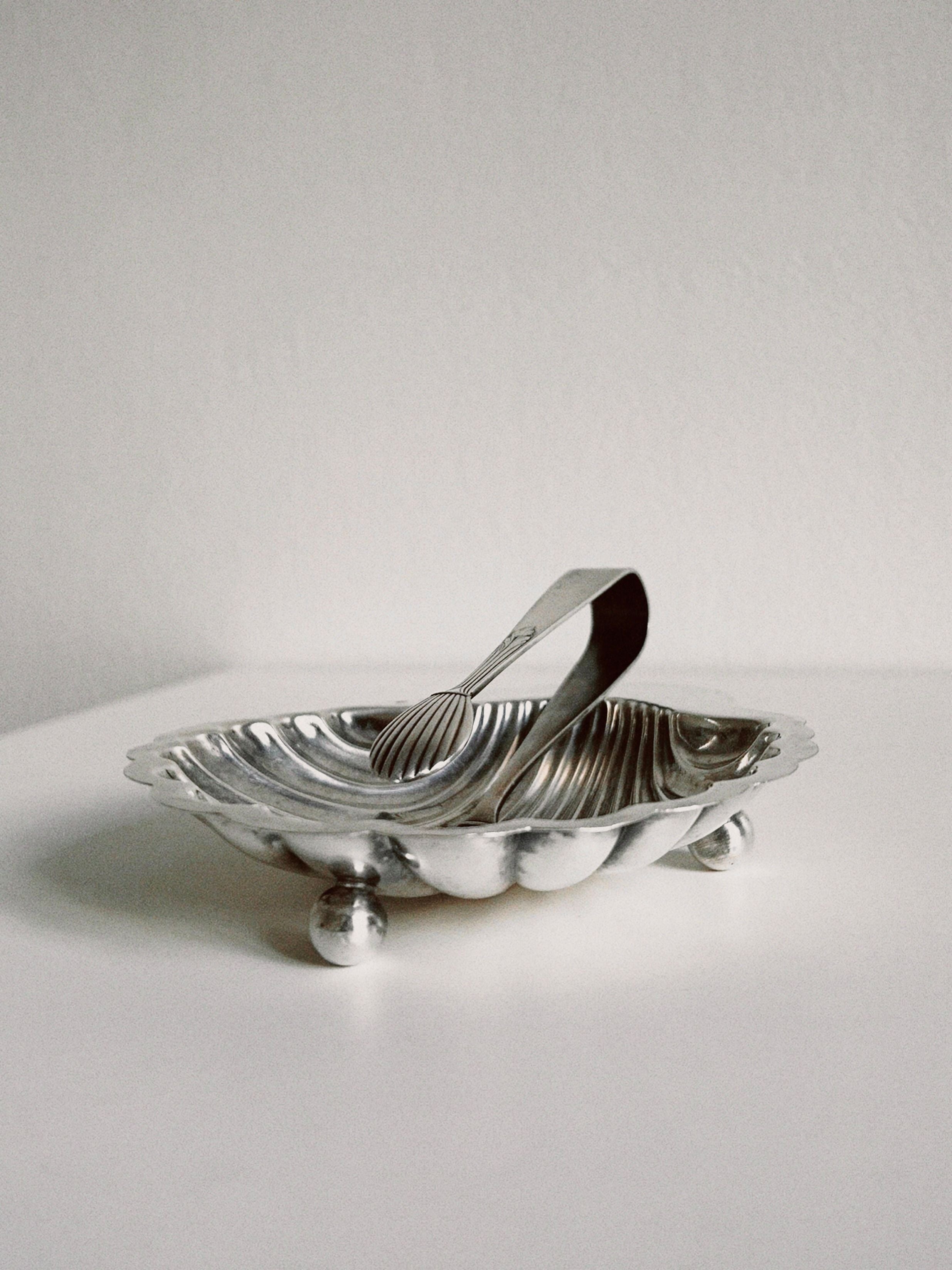 Shell Shaped Dish With Prong Detail - Image 2